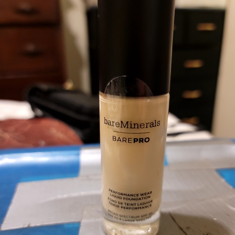 Bare Minerals foundation and pressed powder bundle